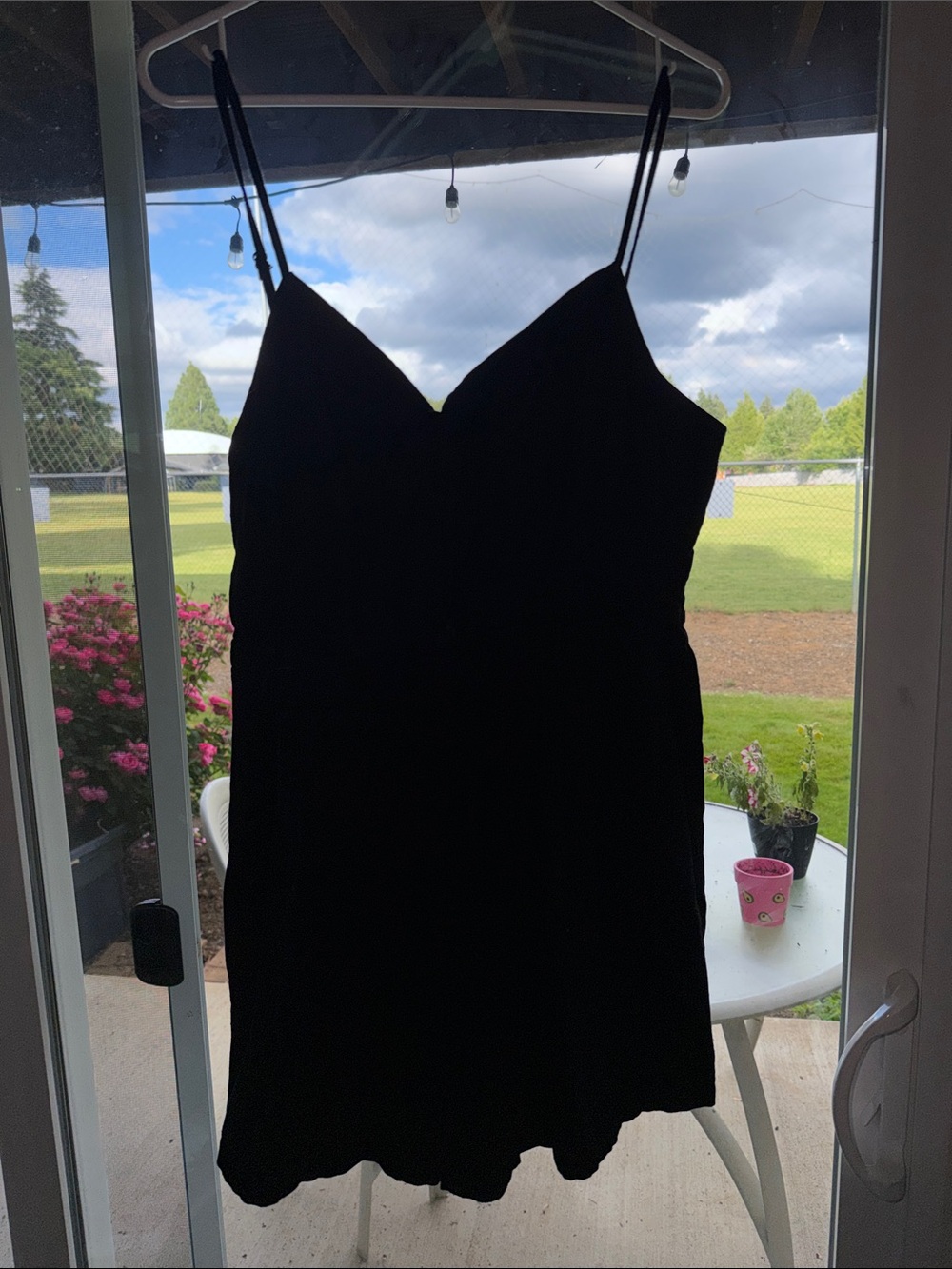 Black Old Navy Romper w Center Cutout and Pockets!